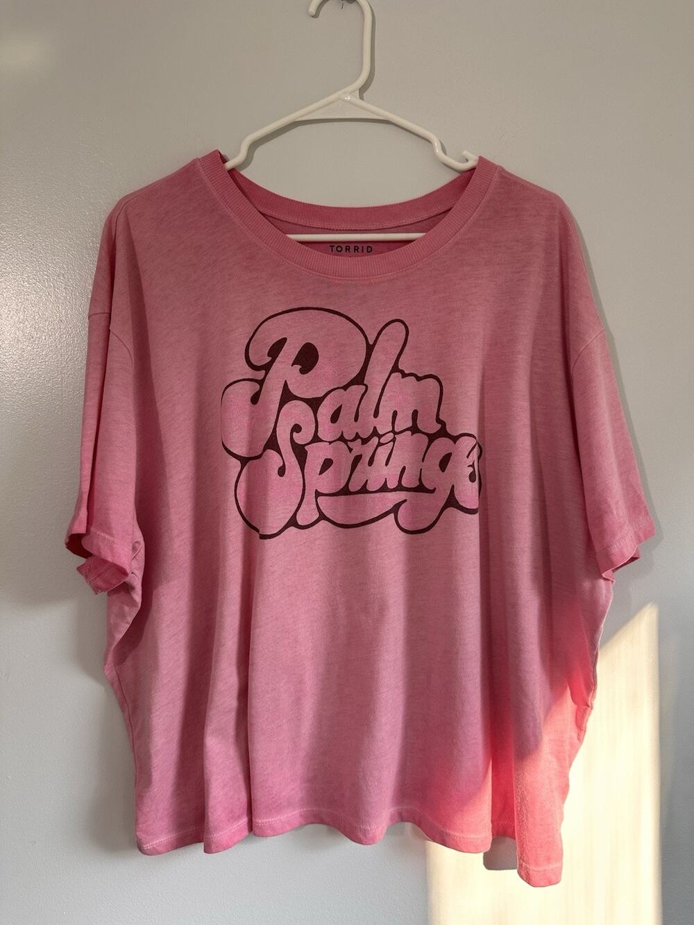 Torrid Size 2 Or US 2X Pink Palm Springs Graphic Tee Boxy Cropped Relaxed Fit